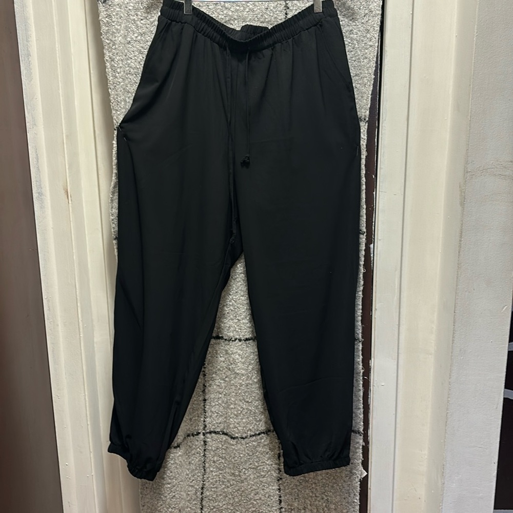 These are 100 percent polyester jogging pants for plus size women.